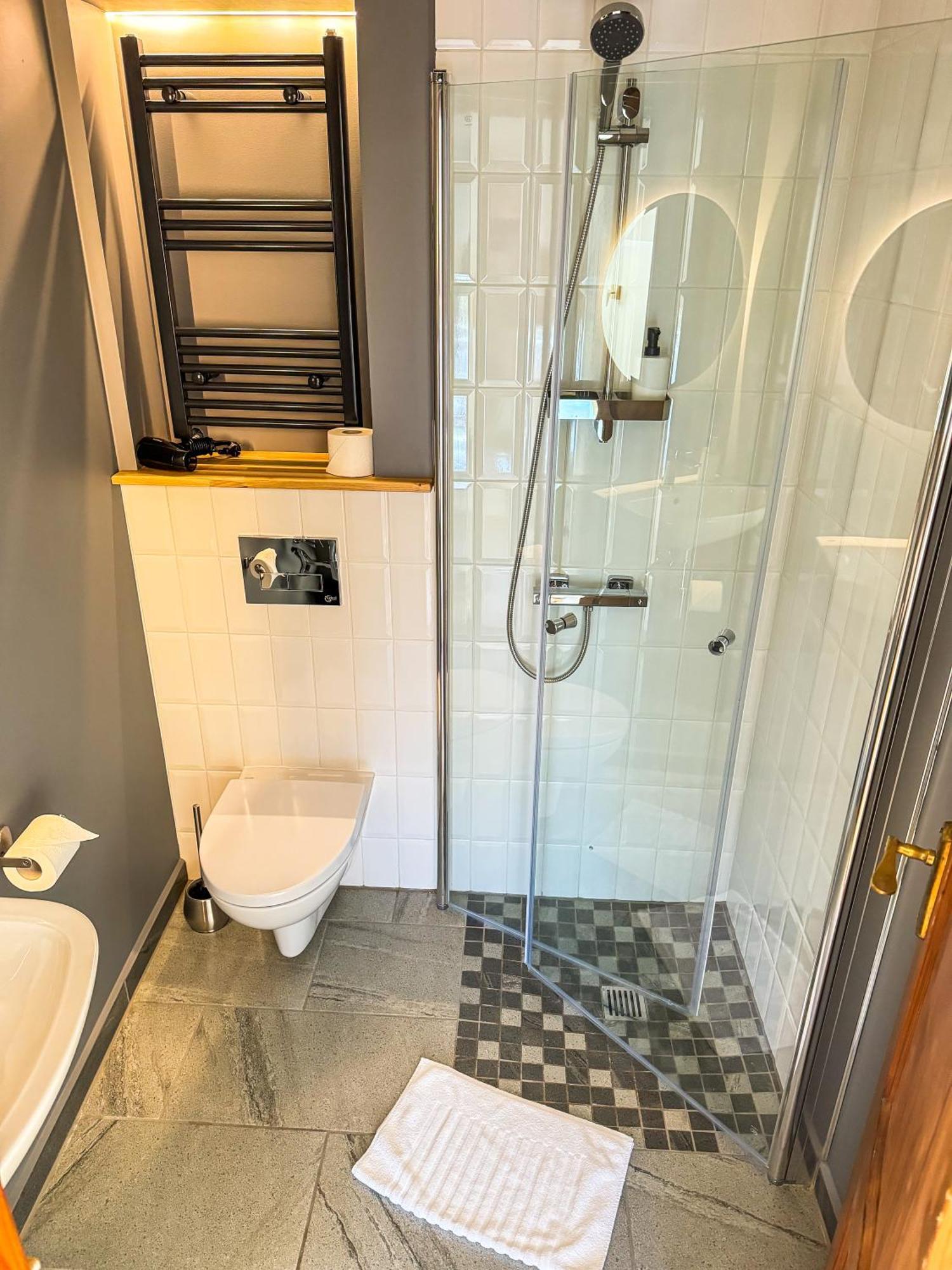 Veldzes Nams Hotel Вентспилс Екстериор снимка