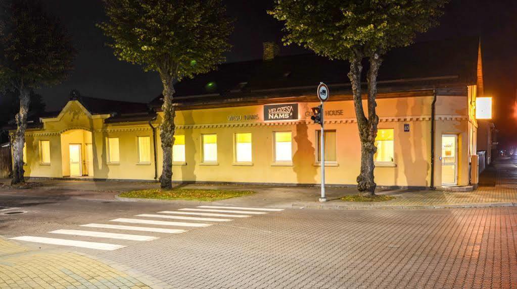 Veldzes Nams Hotel Вентспилс Екстериор снимка